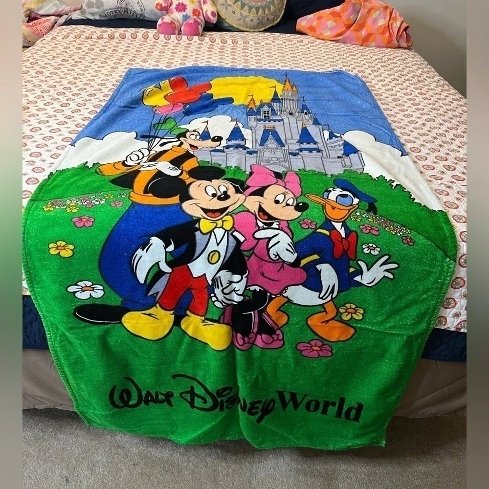 Vintage 90s Disney World Magic Kingdom Parks Beach Pool Towel
